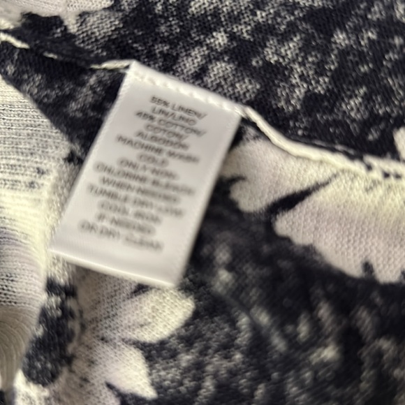 Loft Daisy Flower Short Sleeve Sweater Top SZ Small can fit Medium also - Picture 6 of 6